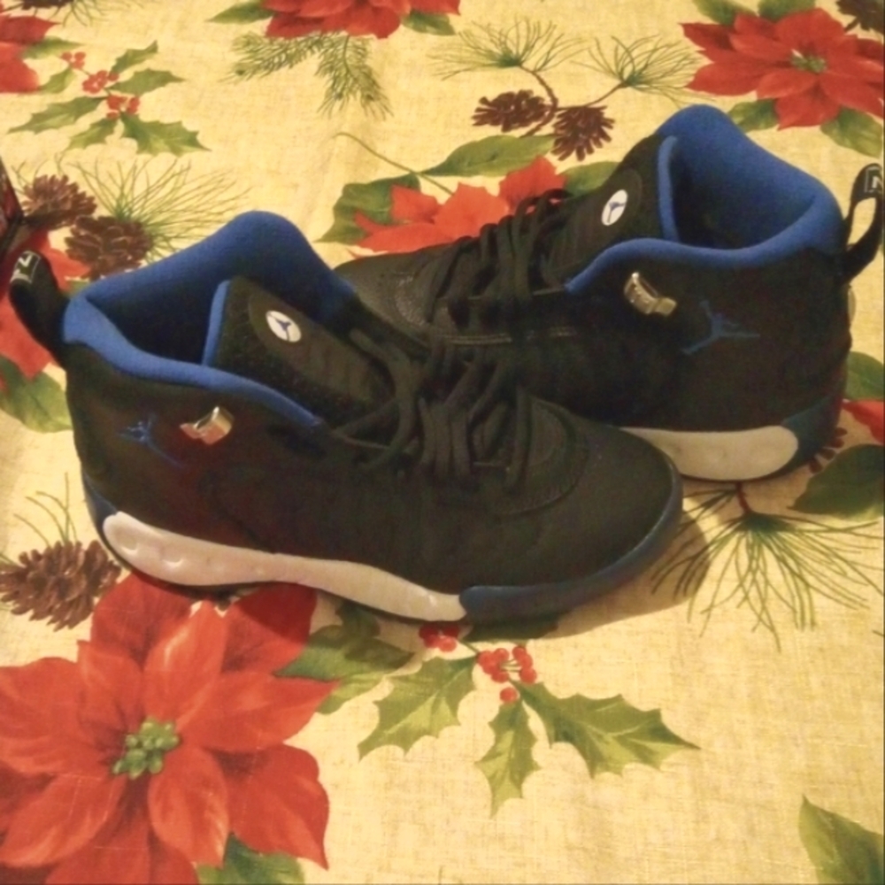 JUMPMAN PRO JORDANS (SIZE 4.5 Y)